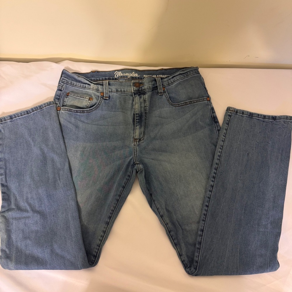 Wrangler Men Regular Straight Leg Light Wash Denim Jeans Casual Comfort 34x33‎